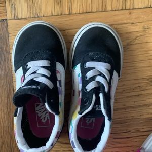 Toddler sneakers… Brand Vans in excellent condition, size 6